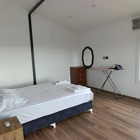 3houseapart